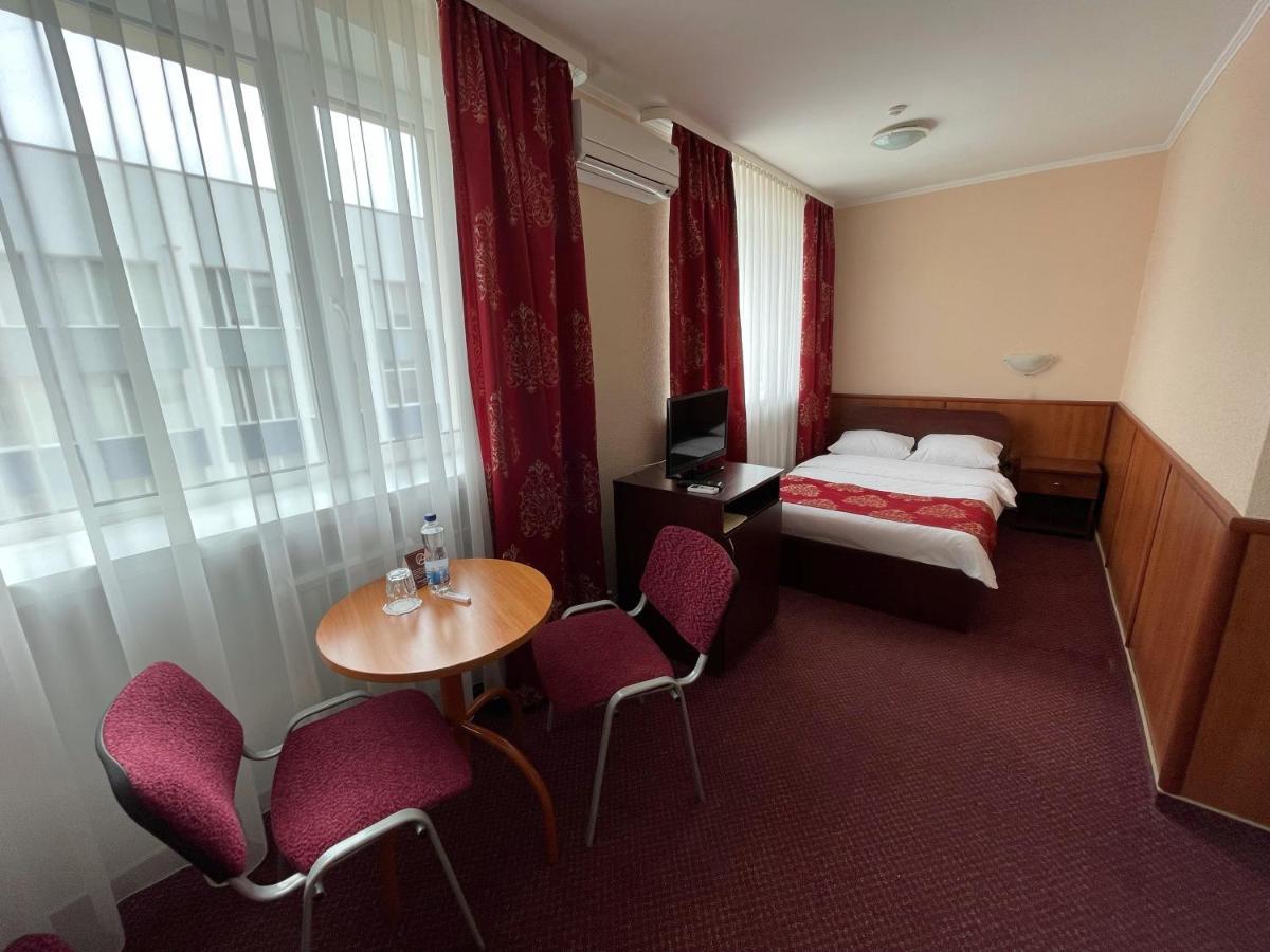 Hotel Complex Ukraine Lutsʼk Exterior foto