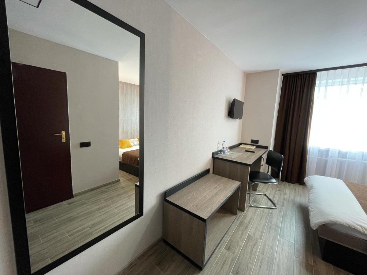 Hotel Complex Ukraine Lutsʼk Exterior foto