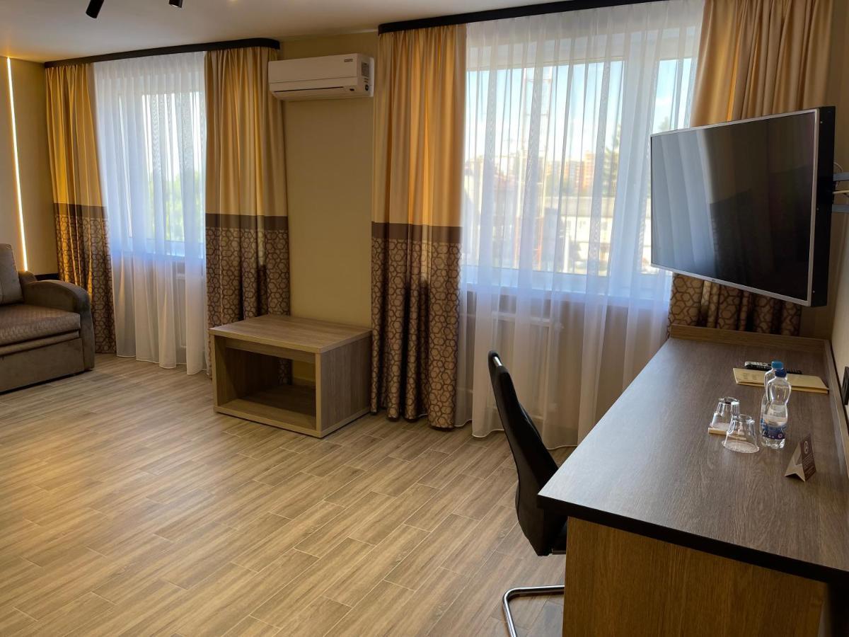 Hotel Complex Ukraine Lutsʼk Exterior foto