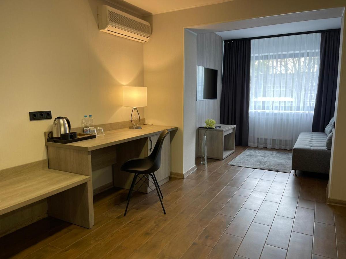 Hotel Complex Ukraine Lutsʼk Exterior foto