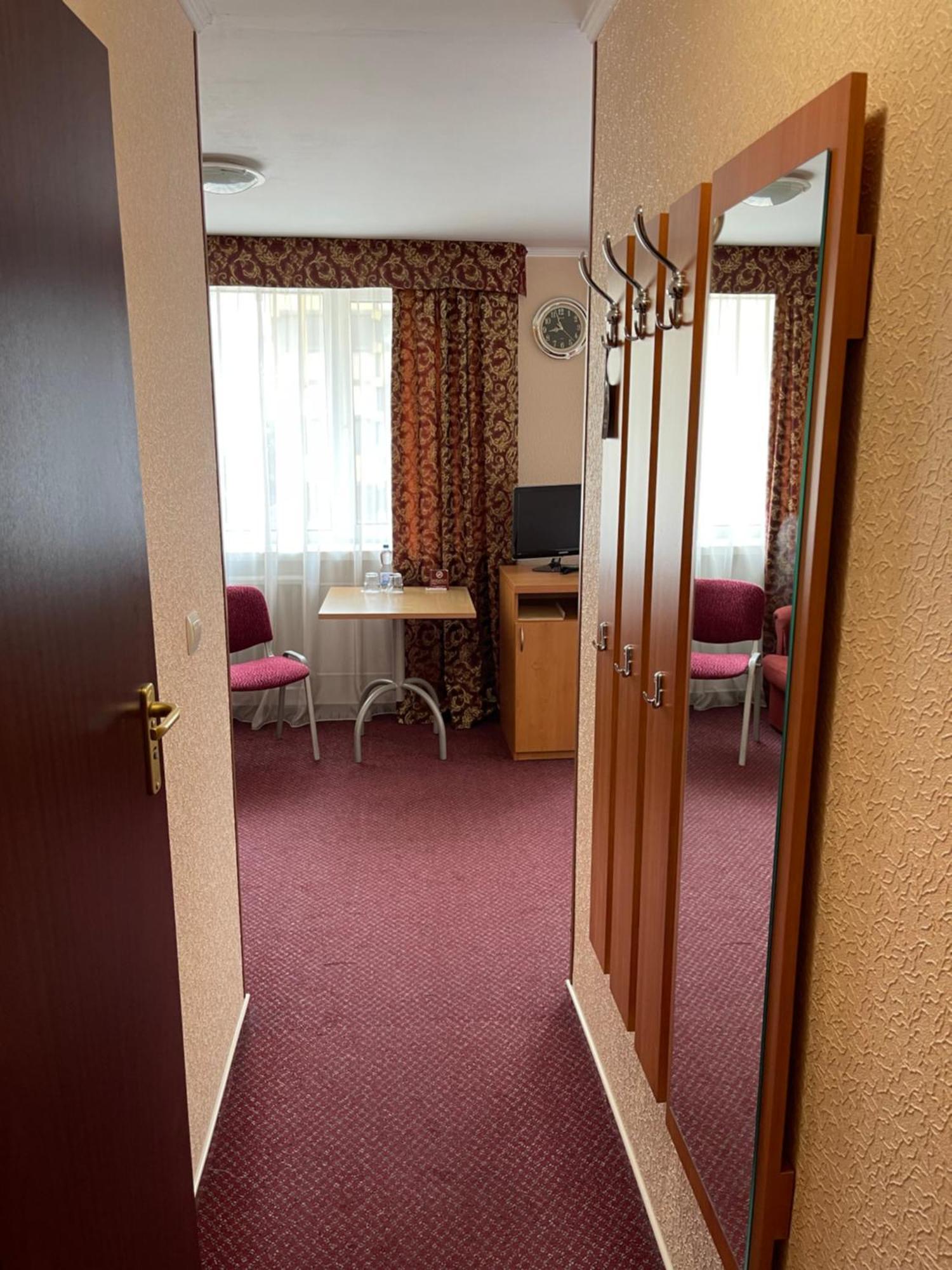 Hotel Complex Ukraine Lutsʼk Exterior foto