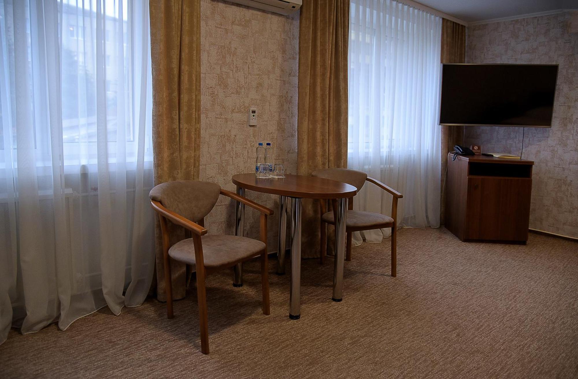 Hotel Complex Ukraine Lutsʼk Exterior foto