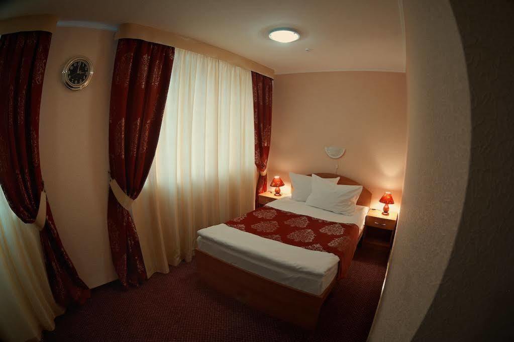 Hotel Complex Ukraine Lutsʼk Exterior foto
